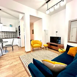  Appartamento Lombardo's Family - Free Private Parking 700m From The Station! Italia
